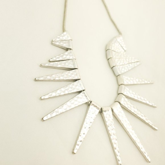Womens Silver Textured Spikes Lobster Clasp Adjustable Snake Chain Necklace - Picture 3 of 12